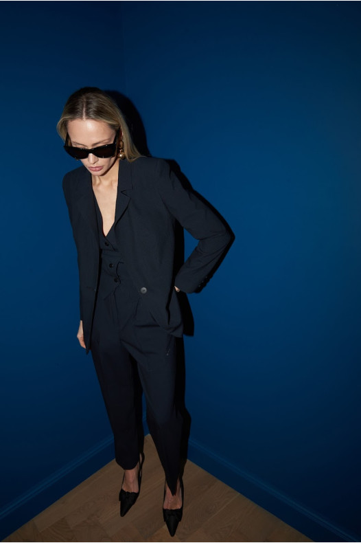 Черный в синюю полоску 