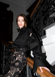 Рубашка с разрезами на рукавах фото 1232180