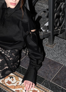 Рубашка с разрезами на рукавах фото 398